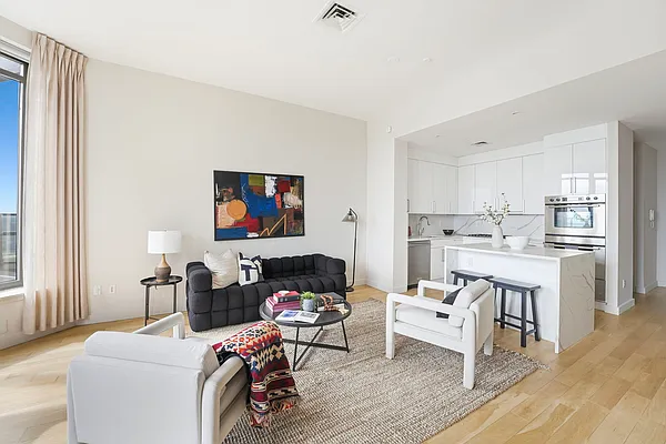 Living room, photo 2