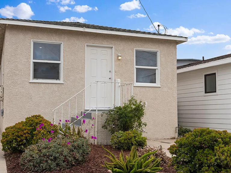 1304 Corona St — Photo 5