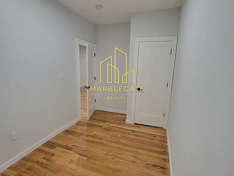 379 S 20th St #22R — Photo 12