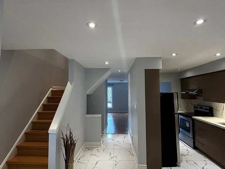 102 Seamist Cres — Photo 2