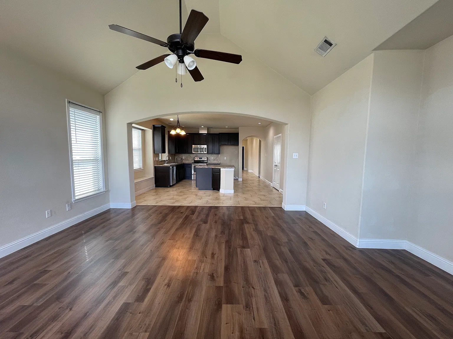 3 bed, 1852 sqft, $2,225 — Photo 2