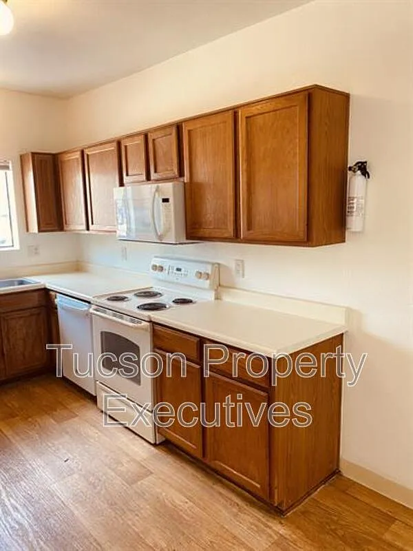 2 bed, 1.0 bath, 700 sqft, $995 — Photo 3