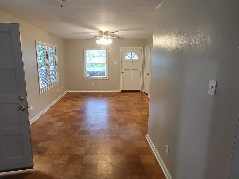 663 Merritt Dr — Photo 7
