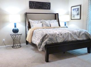 25858 Loudon Dr, Flat Rock, MI