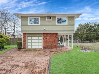 44 Lee Avenue, Wheatley Heights, NY, 11798