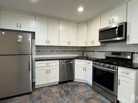 5th image of 288 Constitution Cir