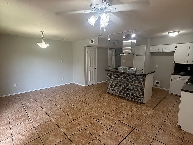 5001 Meandering Ln #A — Photo 4