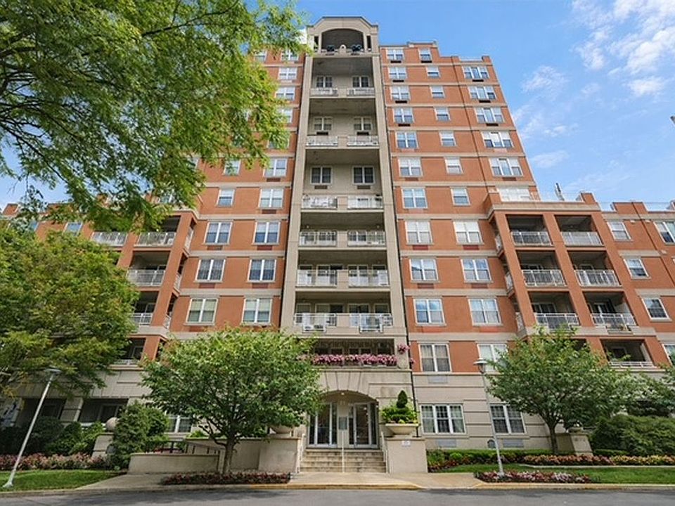 1st image of 55 Oceana Dr E #3E
