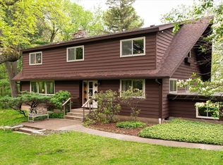 W5896 Hillcrest Dr, La Crosse, WI 54601