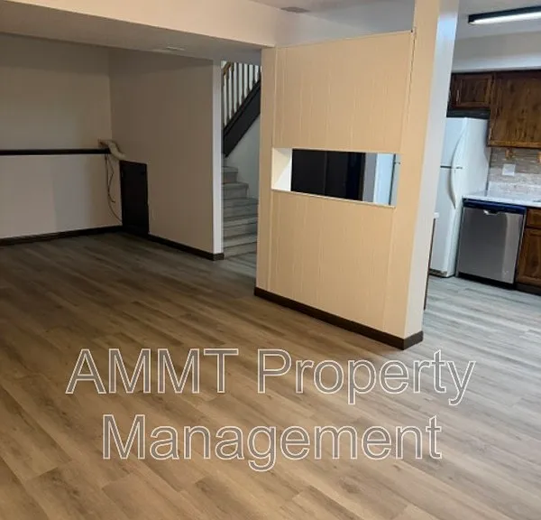 608 S Garnavillo St #2 — Photo 8
