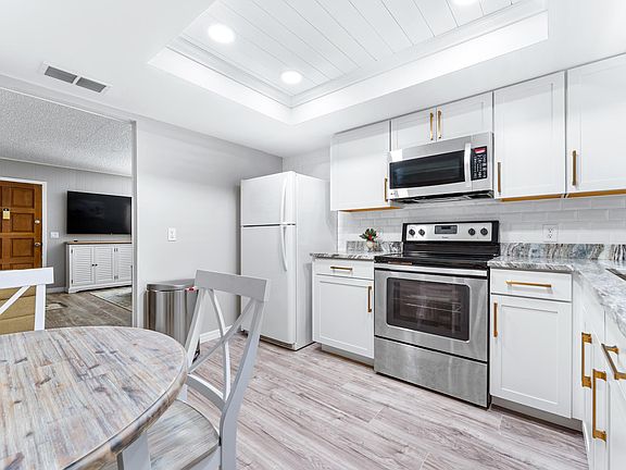 5th image of 612 Madison Ct