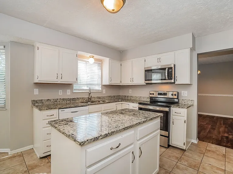 593 Bridgewater Ct — Photo 9