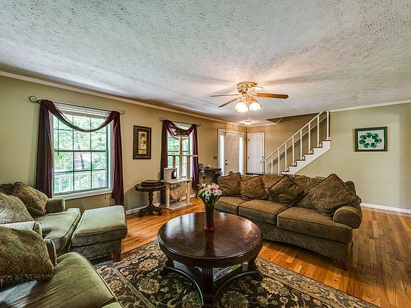 5th image of 110 Sheffield Ct