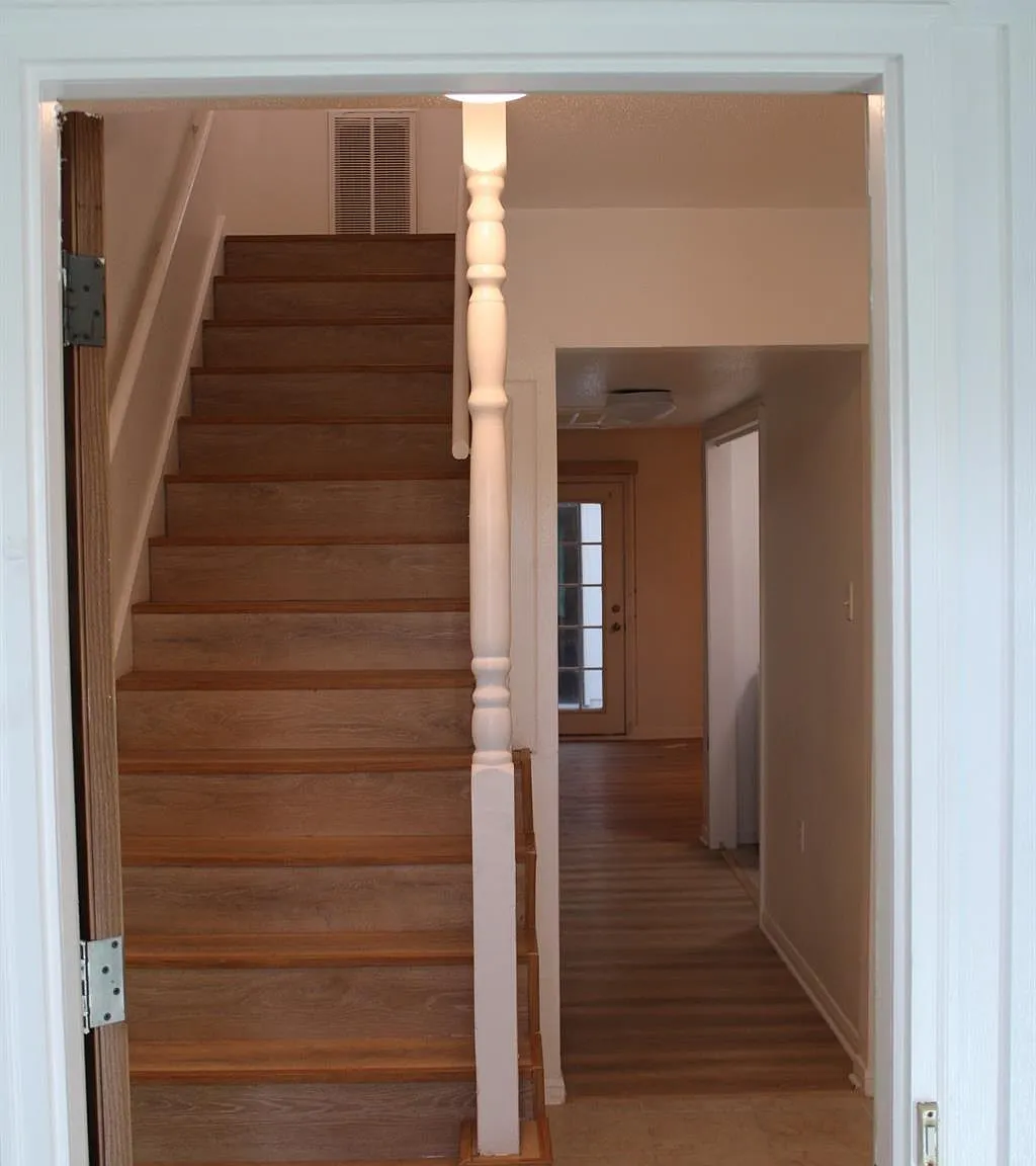3 bed, 3.0 bath, 2124 sqft, $2,500 — Photo 4