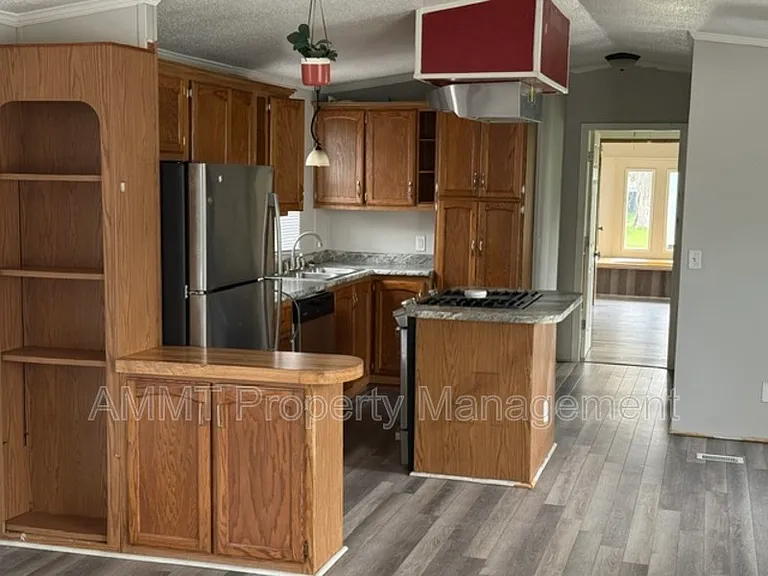 1735 Blackhawk Dr — Photo 3
