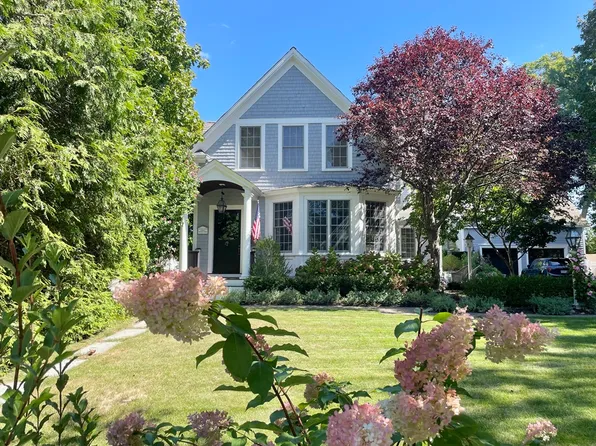 12 Lafayette Ave, Hingham, MA 02043