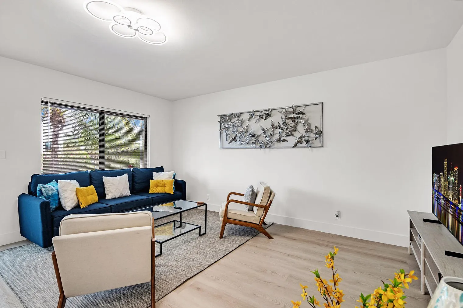 2 bed, 1.0 bath, $2,246 — Photo 3