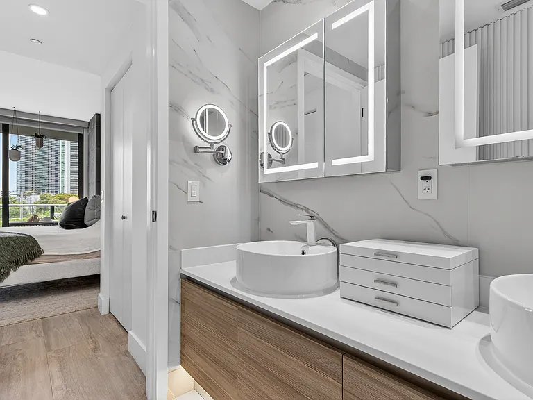 121 NE 34th St #L305 — Photo 14