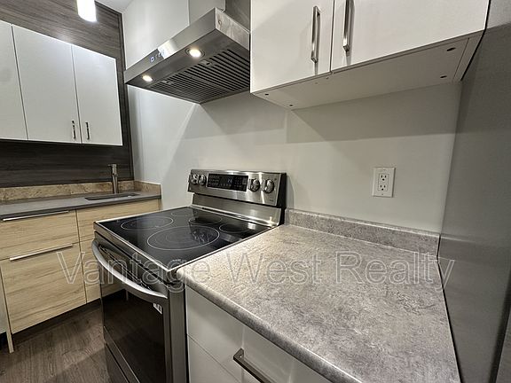 4th image of 889B Mount Ida Dr