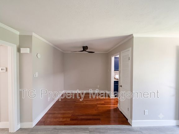 4th image of 3921 Inwood Rd APT 2015