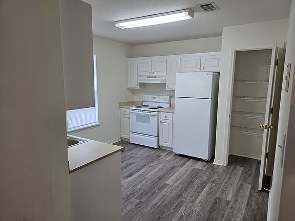 4th image of 22 Hunter Ln #22A