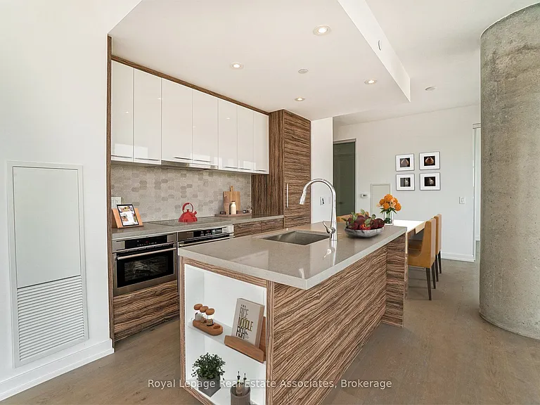 488 University Ave #2302 — Photo 13
