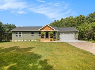 1277 E 78th St, Newaygo, MI 49337