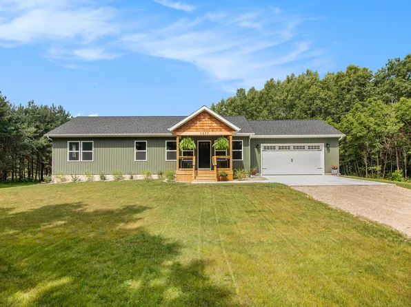 1277 E 78th St, Newaygo, MI 49337
