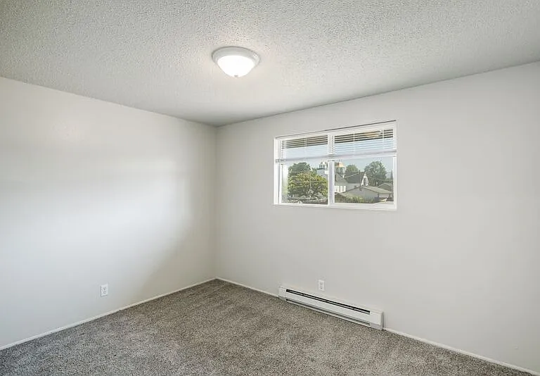 703 Broadway St #4 — Photo 14