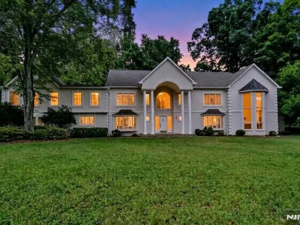 3 Split Rock Road, Upper Saddle River, NJ 07458
