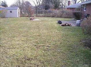835 Center Dr, Baldwin, NY 11510