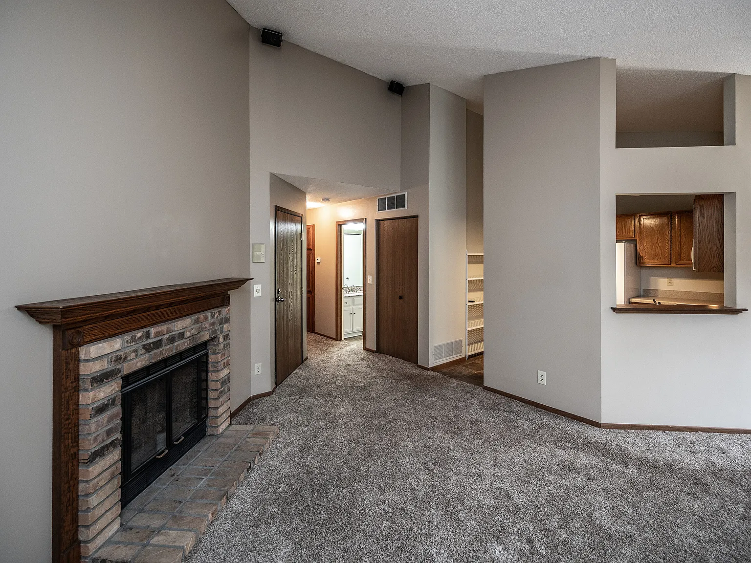 1 bed, 834 sqft, $1,400 — Photo 3