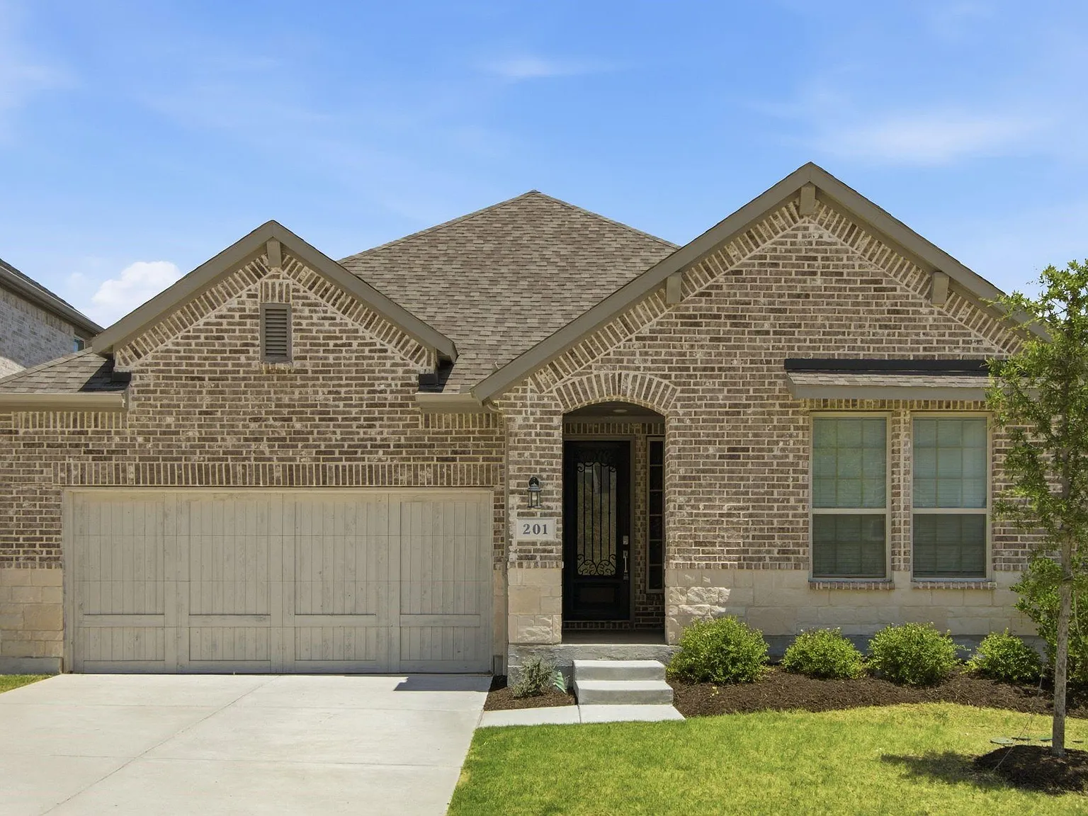 3 bed, 2.5 bath, 2124 sqft, $2,750 — Photo 1