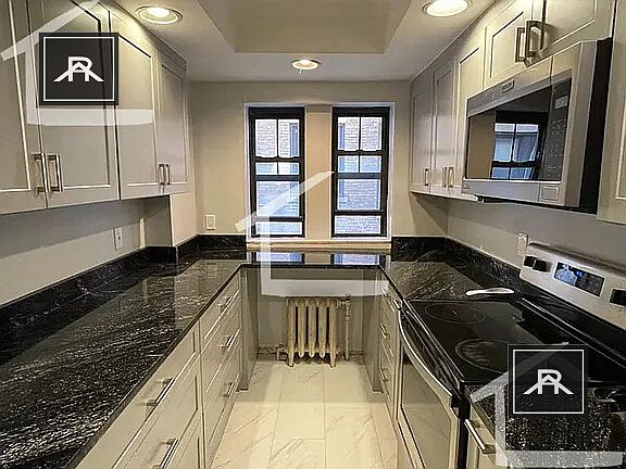 3rd image of 452 Park Dr APT 1