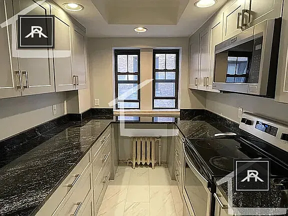 452 Park Dr #1 — Photo 3