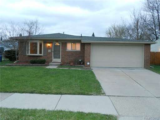 1st image of 32601 Fernwood St