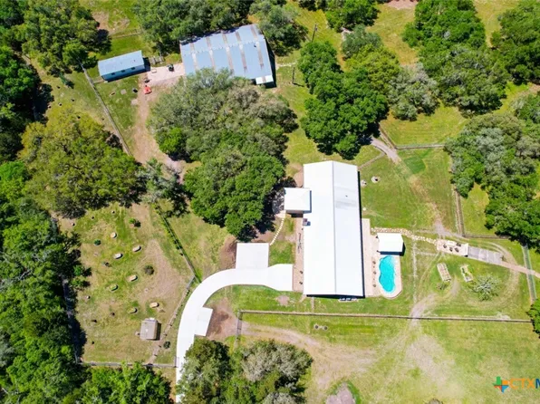 280 Hebron Church Rd, Yoakum, TX 77995