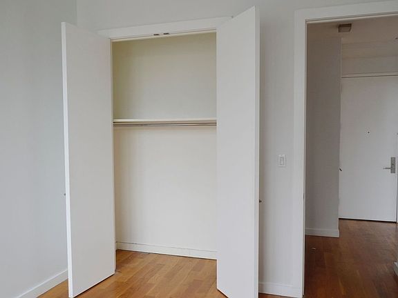 4th image of 687 Driggs Ave APT 3Q