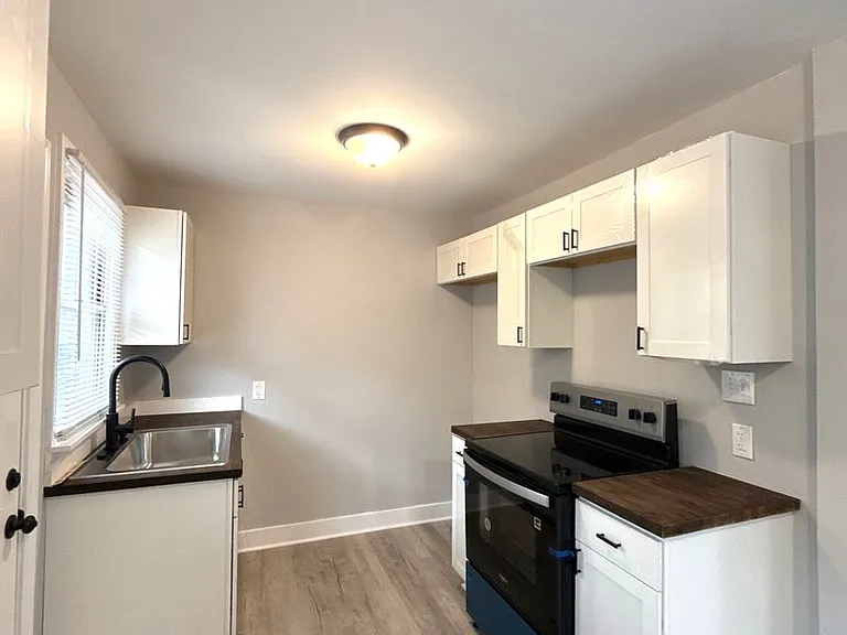 1142 Mona Dr — Photo 7