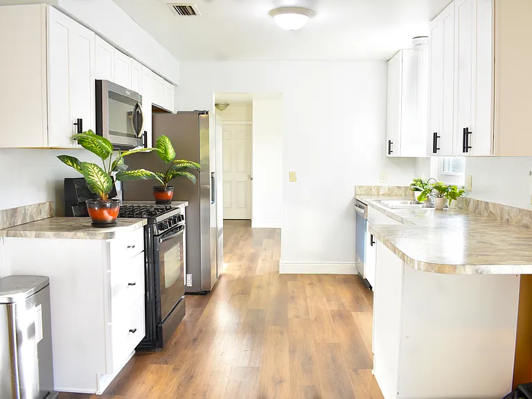 1413 Floyd Dr — Photo 3