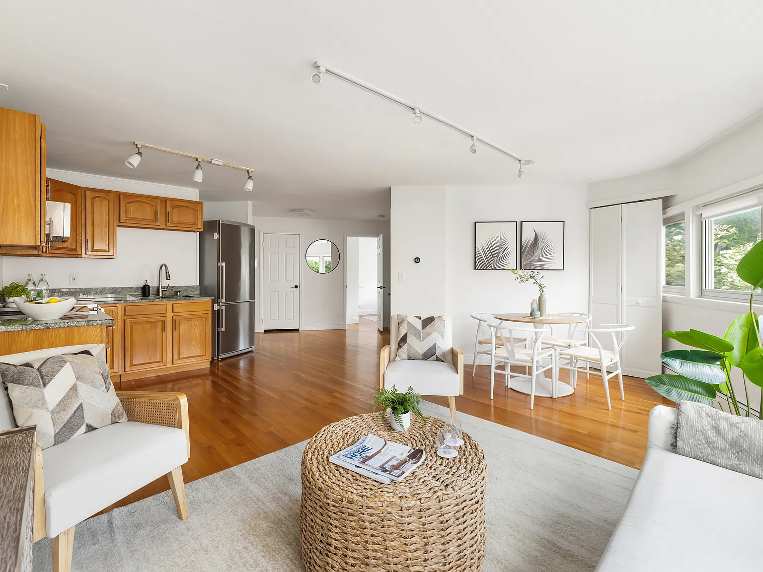 2 bed, 747 sqft, $3,000 — Photo 2