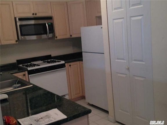 5th image of 110 Cambridge Ct #110