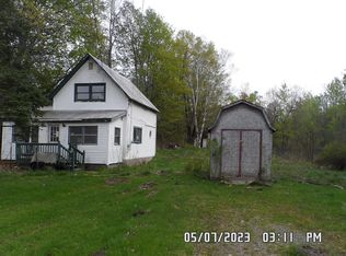 26 River St, Morrisonville, NY 12962
