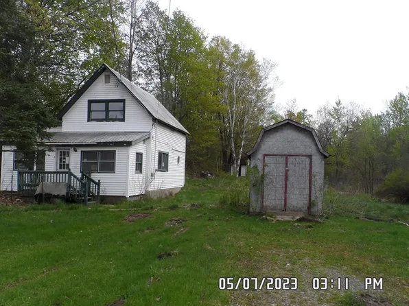 26 River St, Morrisonville, NY 12962