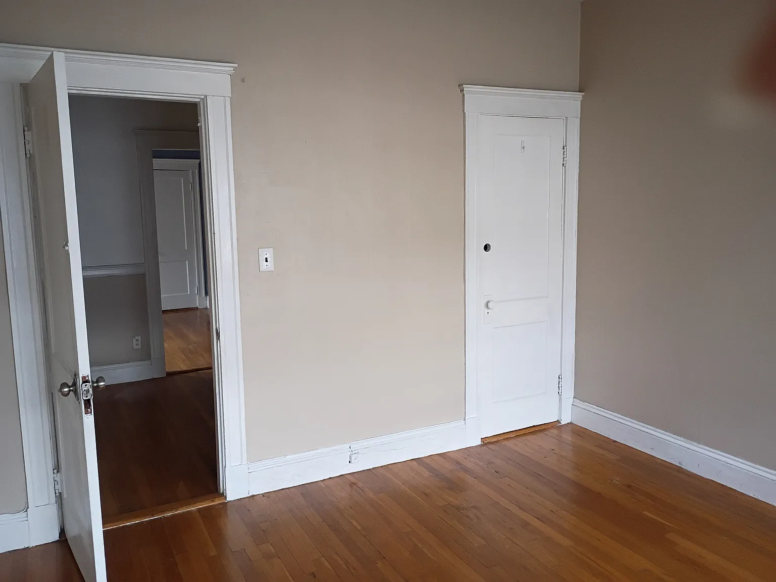 2 bed, 700 sqft, $2,300 — Photo 4