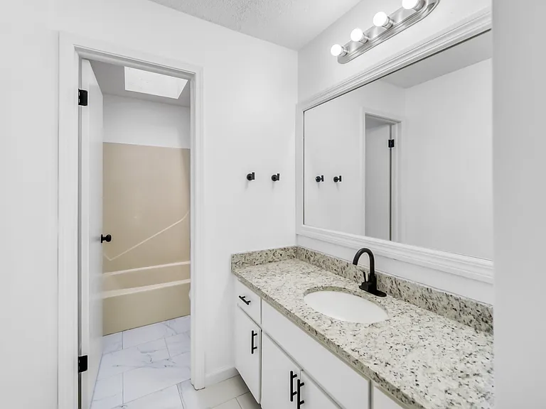 1304 E Magnolia Cir #1306 — Photo 18