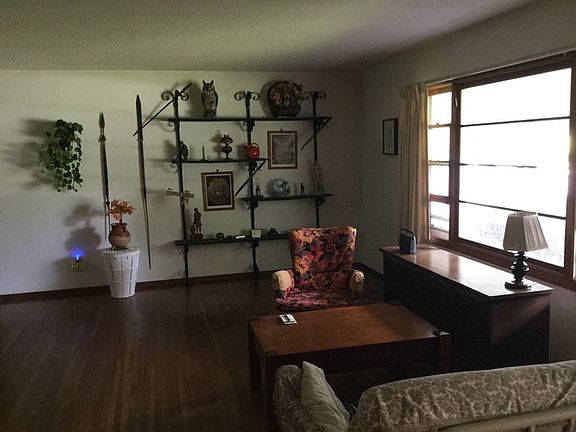 3rd image of 415 W Park Ave