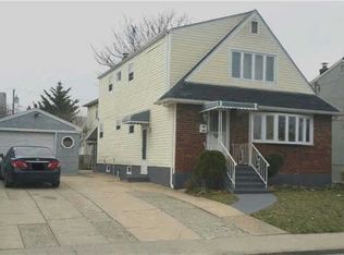 30 Elzey Ave, Elmont, NY 11003