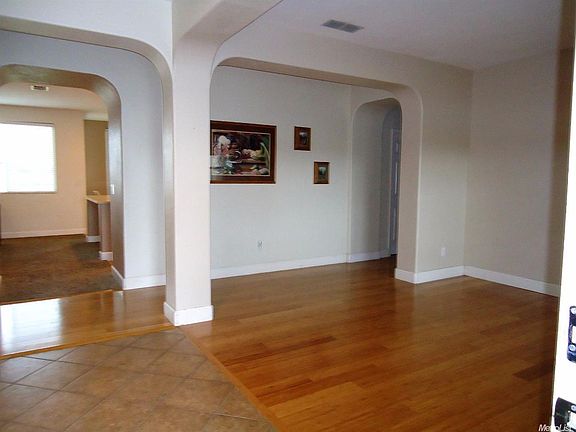 3rd image of 1099 Silver Spur Way