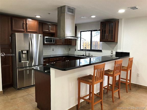 4th image of 1622 NW 1st Ave APT 14